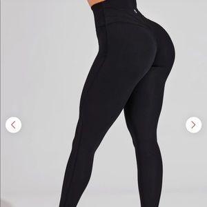 Legacy Legging - Onyx Black size medium